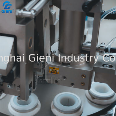 Завалка трубки пластмассы зубной пасты Cleanser стороны сливк руки и герметизируя машина