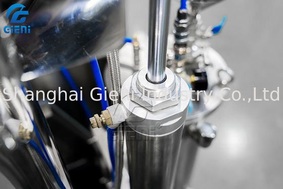 Высокоскоростная косметическая машина смесителя порошка 50L с прибором масла распыляя